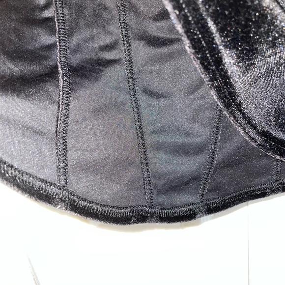 VELVET LACE TRIM TANK - Picture 4 of 5